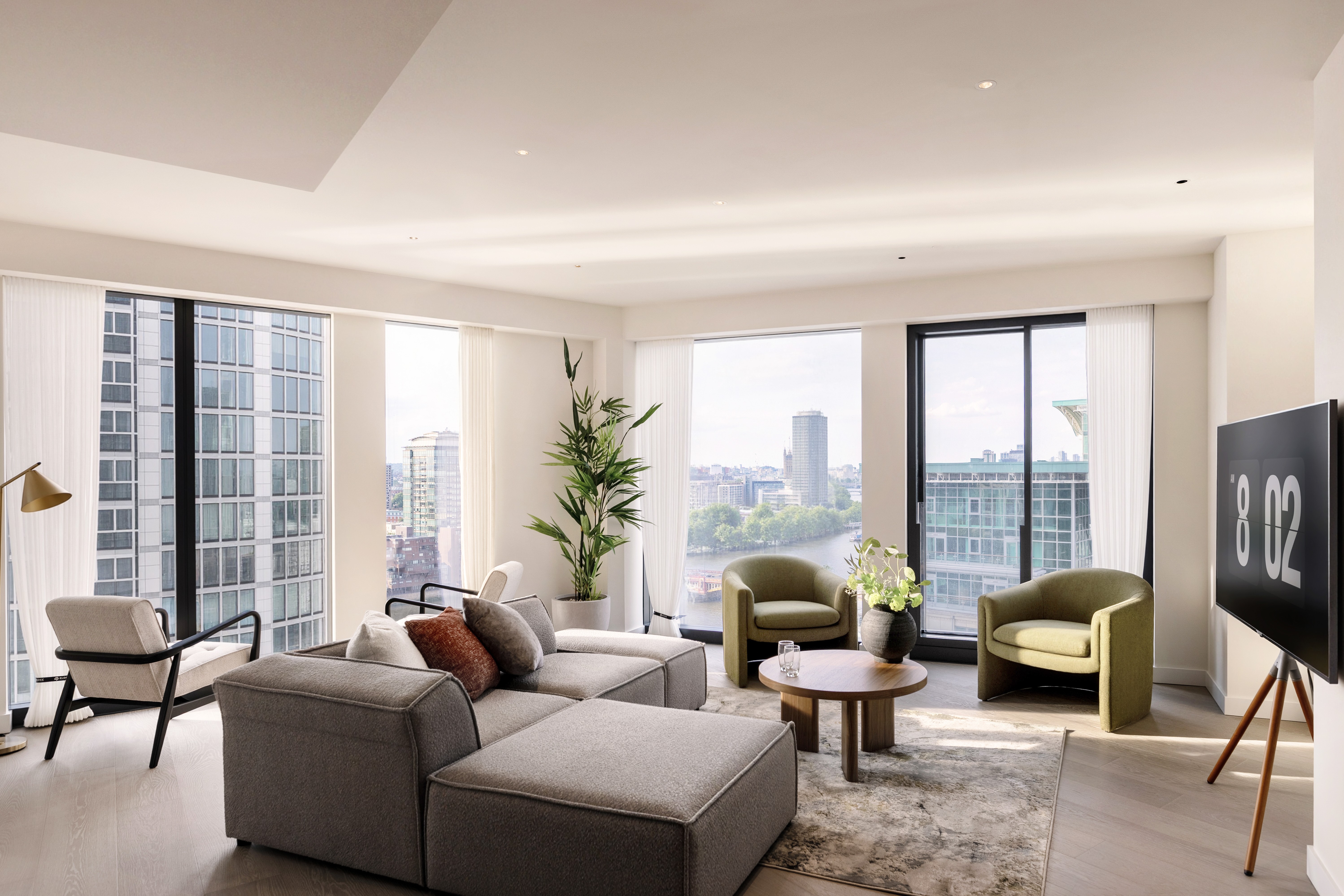 Three-Bedroom Riverfront Apartment with London Eye and Parliament Views