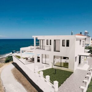 Spacious Seafront Villa (20m from Sea) with Infinity Pool and Independent Apt